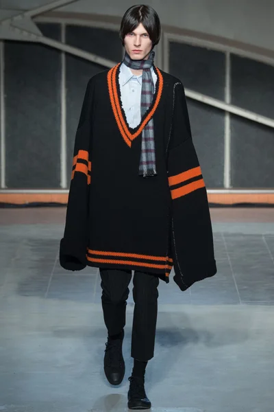 Look 32